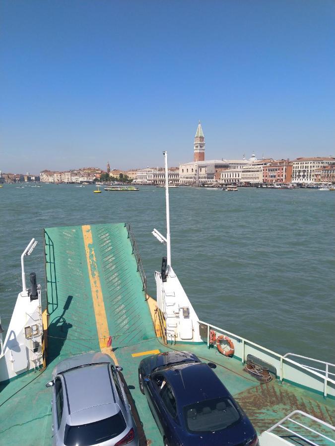 Apartamento Mini Loft Lido With Own Sunny & Private Garden Lido de Venecia Exterior foto